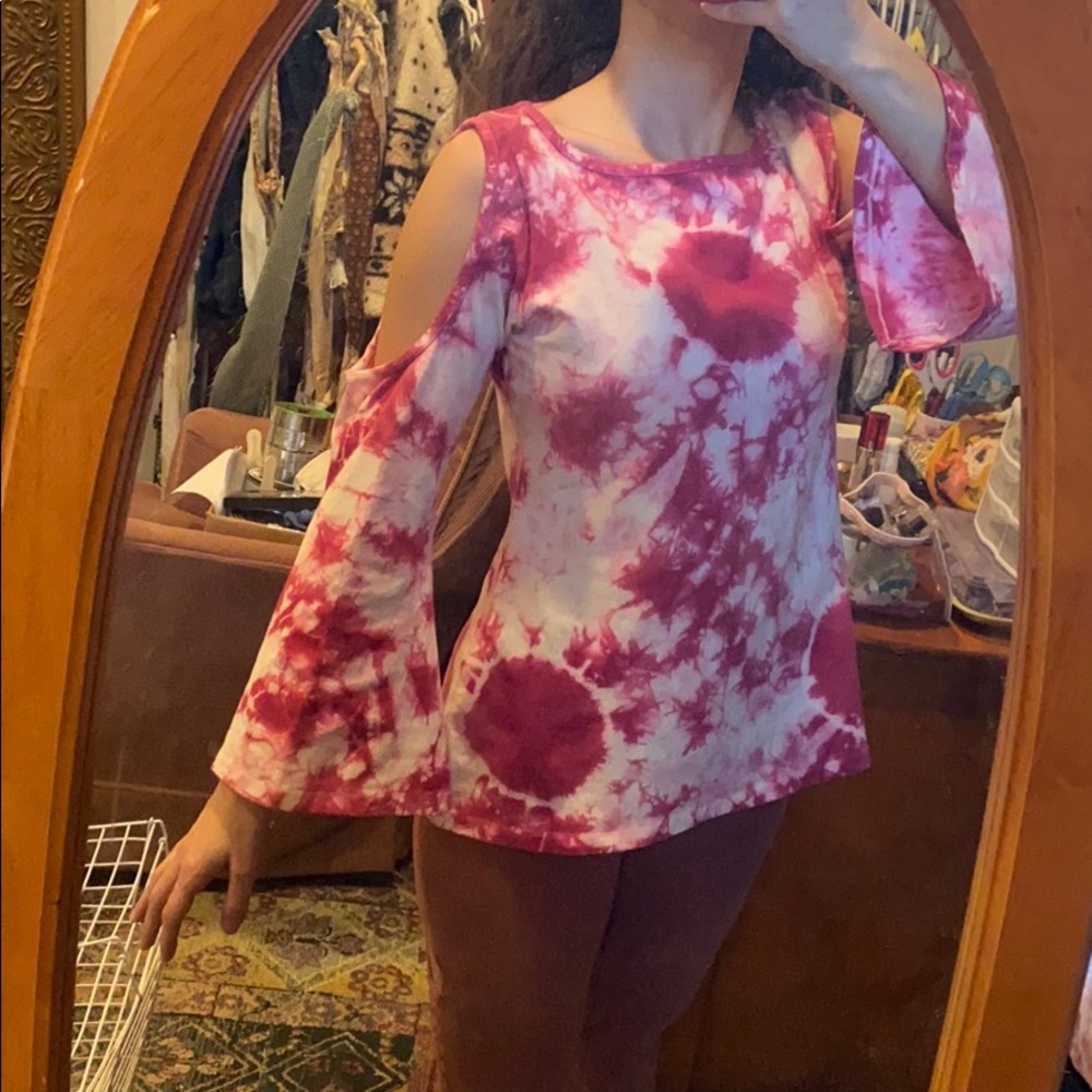Cold shoulder bell sleeve tie dye top